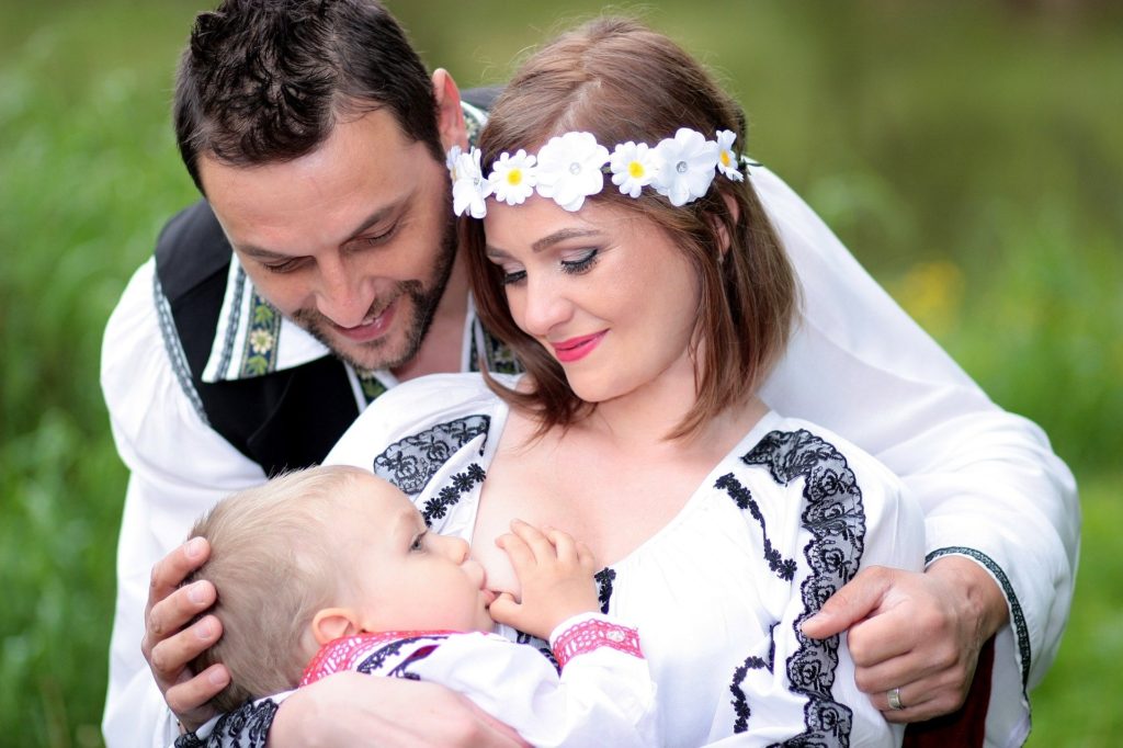 Ser madre que amamanta en esta época es uno de los retos más grandes relacionados a la maternidad y depende de nosotras mismas, expresar nuestras emociones, compartir la realidad que vivimos, levantar la voz, exigir que se respeten nuestros derechos y los de nuestros bebés y asegurarnos que para el futuro contemos con mejores condiciones para nuestros hijos.